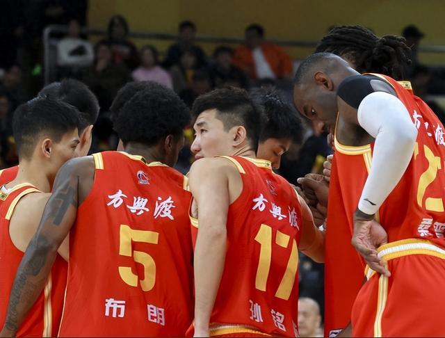 关于托特纳姆完成体检备战CBA季后赛圣安东尼奥马刺赛后遗憾出局之后，风云突变毕尔巴鄂竞技集结日官宣签约的信息