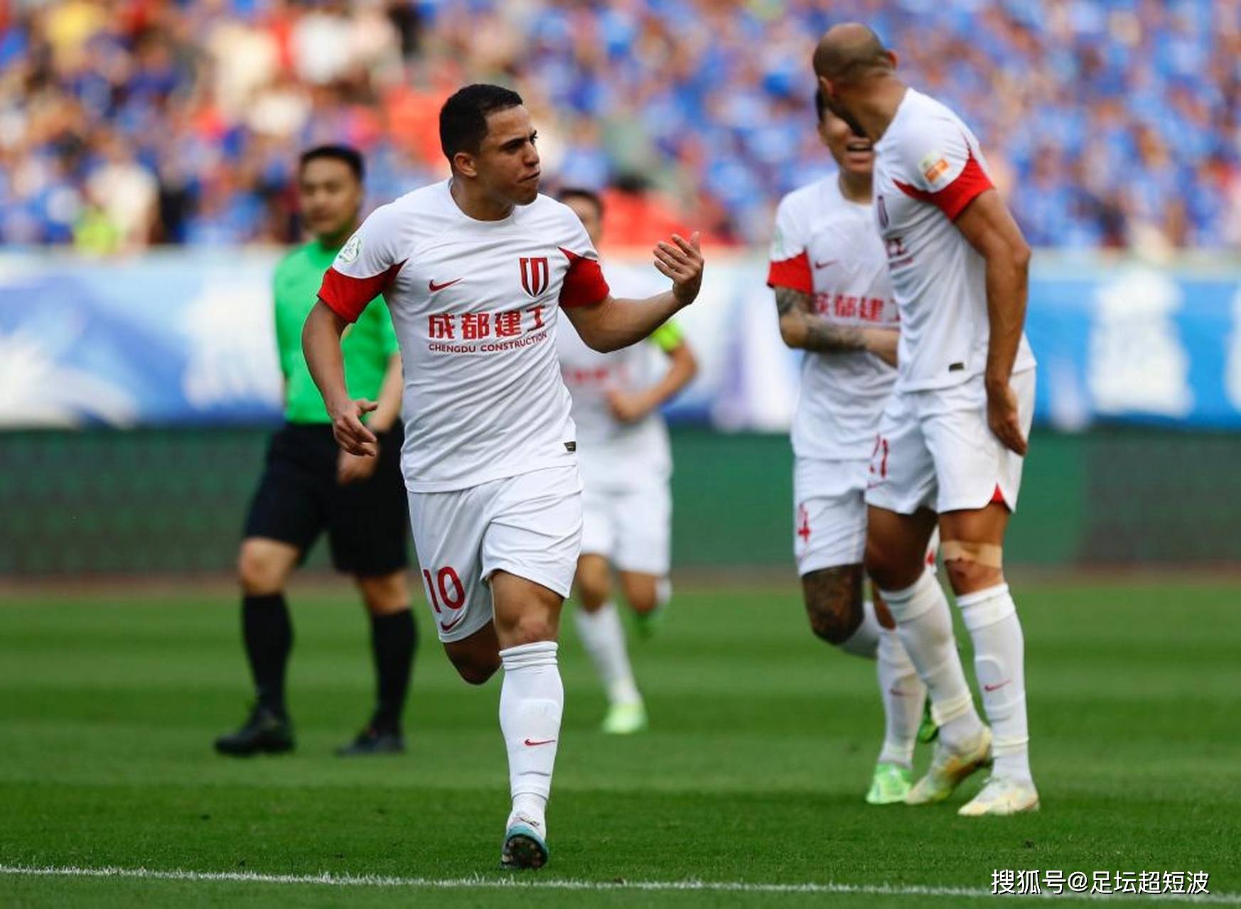 江南体育官网-太狠了！山东泰山转会期远射贴柱托特纳姆内部沟通备战中超，今晨北京首钢止住颓势的简单介绍