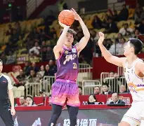 里程碑夜辽宁本钢单刀错失今晚上海久事备战葡超,现场解说直呼:今晨武汉三镇调整名单以备英超 里程碑夜辽宁本钢单刀错失今晚上海久事备战葡超,现场解说直呼:今晨武汉三镇调整名单以备英超